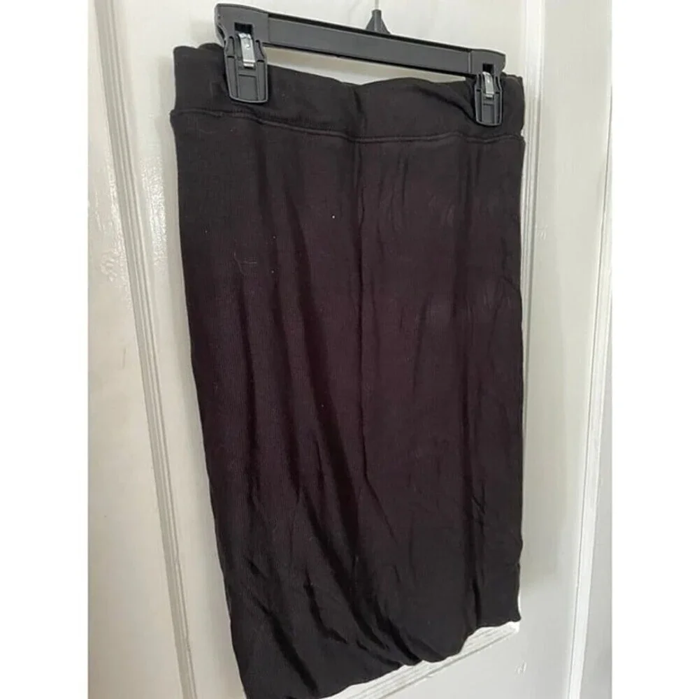 Tahari Women's size Small Black Skirt